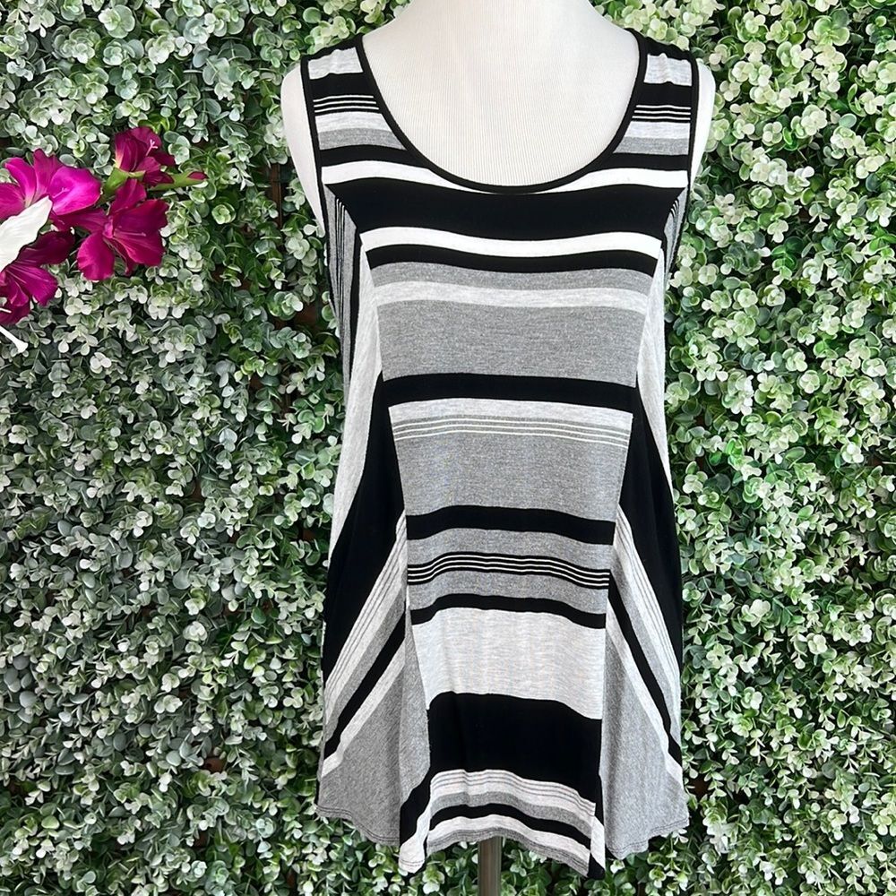 Cable & Gauge High Low Striped Scoop Neck Sleeveless Top